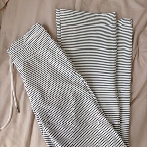 HALARA striped yoga pants with pockets NWT